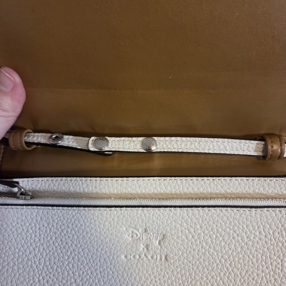 Coach Disney dumbo white wallet bag on removable strap - Picture 4 of 7